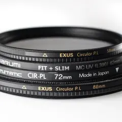 Kilka filtrów na obiektyw: EXUS Circular P.L 58mm, Marumi Antistatic CIR-PL 72mm, MC UV 62mm i EXUS Circular P.L 82mm.