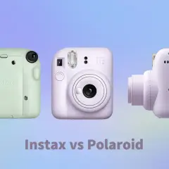 Kilka aparatów Instax w pastelowych kolorach, porównanie z Polaroidem.