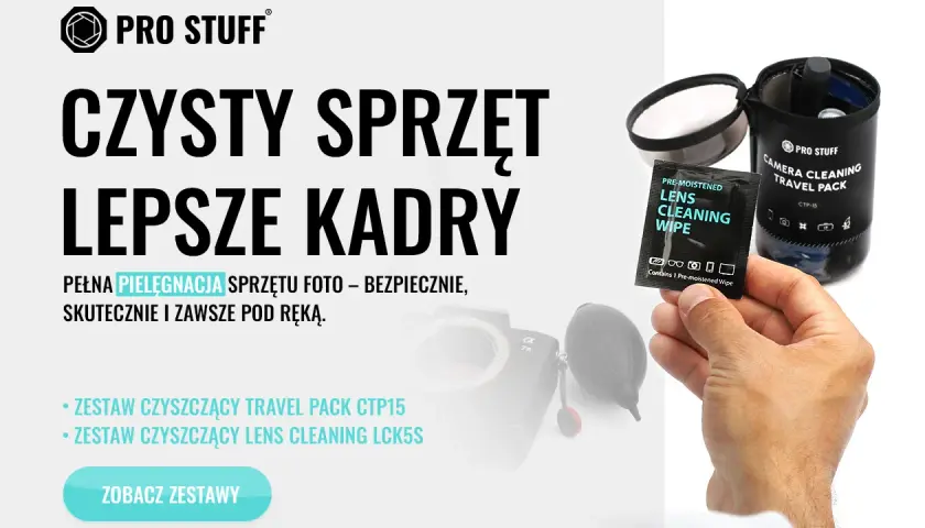 Dłoń trzyma chusteczkę do czyszczenia obiektywu. Zestaw PRO STUFF zapewnia czysty sprzęt i lepsze kadry.
