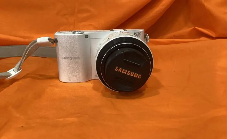 Samsung NX1100 - czy ten bezlusterkowiec nadal ma sens?